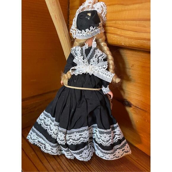 Porcelain Doll with Lace Dresa - Picture 3 of 3
